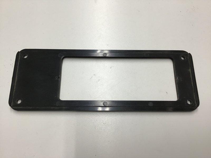 472245C2, Navistar International, BEZEL - 472245C2