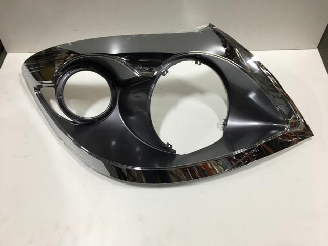 2589894C1, Navistar International, BEZEL, HEADLIGHT, LEFT - part number 2589894C1