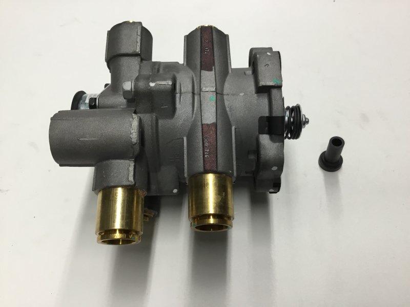 BX800599, Bendix, VALVE, TREADLE, BRAKE, E-8P, PTC FITTINGS - part number BX800599