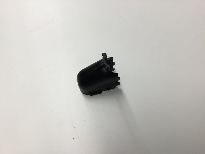 3577838C1, Navistar International, COVER, CONNECTOR, ELECT, CONN BODY, STRAIN RELIEF - part number 3577838C1