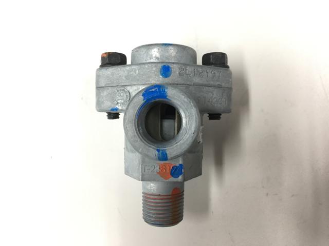 BX278598N, Bendix, VALVE, DOUBLE CHECK, BRAKE, 3/8 THREAD, 3/8 THREAD, 3/8 THREAD, 1/4 THREAD - part number BX278598N