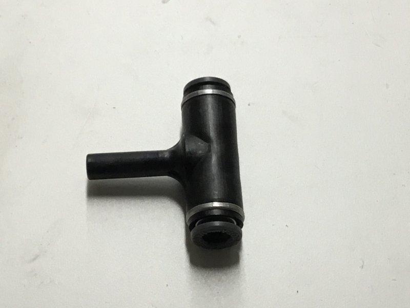 2503647C1, Navistar International, Uncategorized, FITTING SPLTEE 1/4 TB 1/4PTC - 2503647C1