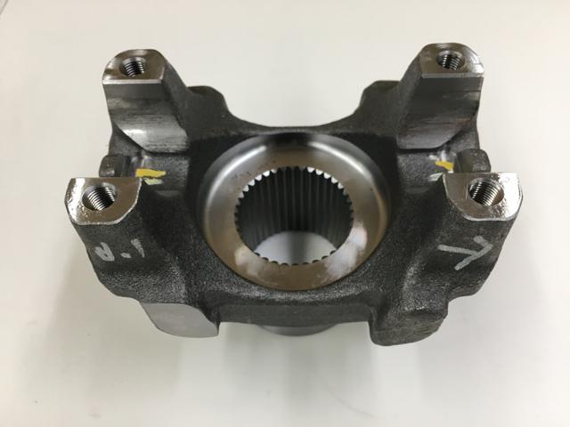 2607602C1, Navistar International, YOKE, SPL90 TRANS OUTPUT - part number 2607602C1