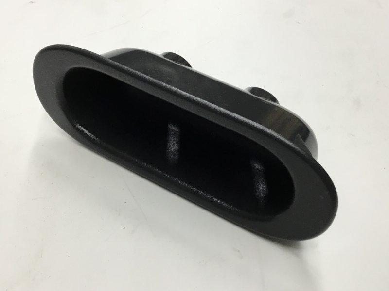 3611337C2, Navistar International, HANDLE, DOOR, INNER, PULL CUP - part number 3611337C2