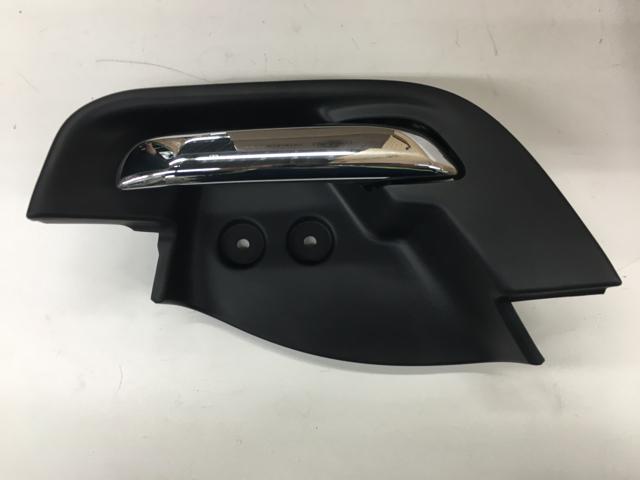 4053965C93, Navistar International, HANDLE, LH INSIDE CHROME DOOR - 4053965C93