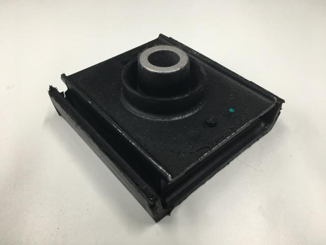 1664723C5, Navistar International, INSULATOR, ENGINE FRONT MTG - part number 1664723C5