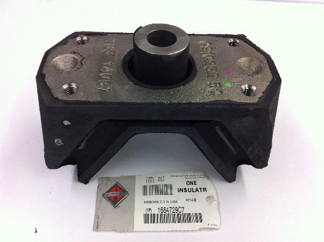 1664729C7, Navistar International, INSULATR - part number 1664729C7