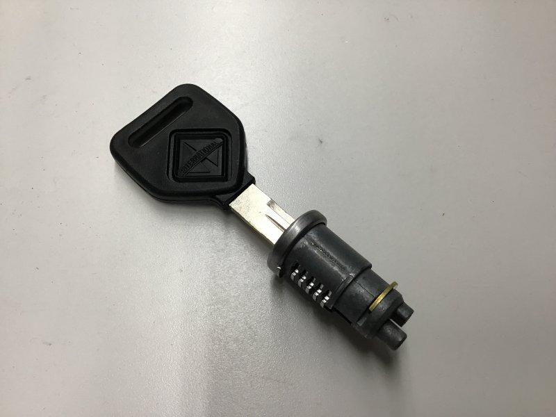 3547893C92 by Navistar International KEY AND TUMBLER KIT