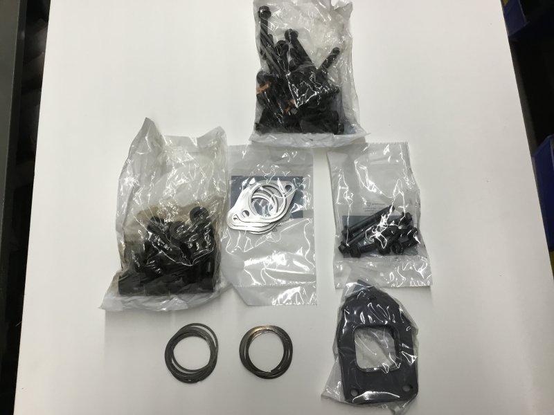 2512877C91, Navistar International, BOLTS AND GASKET KIT, EXHAUST MANIFOLD, THICKER FLANGE - part number 2512877C91