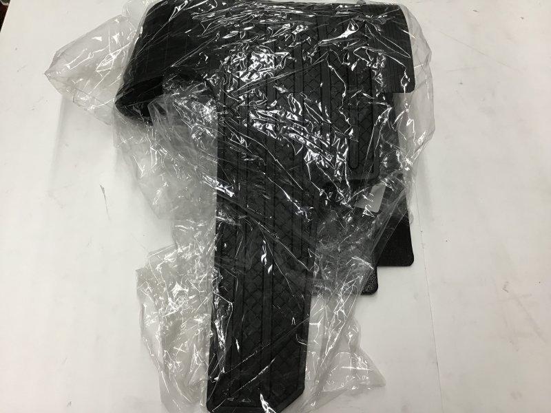 2518144C91, Navistar International, FLOOR MAT, HX KIT ACCESOSORY DR - part number 2518144C91