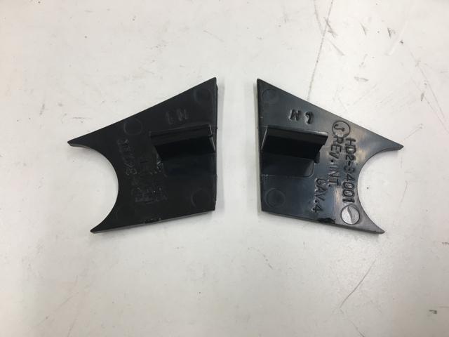 2505179C91, Navistar International, KIT, MIRROR CLOSE OUT TAB UP&LWR - part number 2505179C91