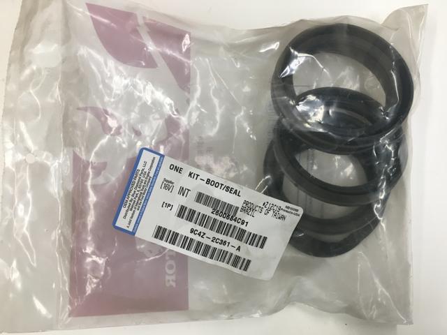 2600684C91, Navistar International, KIT SEAL & BOOT / 70MM - part number 2600684C91