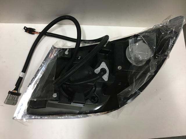 3779264C92, Navistar International, LIGHT,HEAD,HALOGEN, RH,CHRO - part number 3779264C92