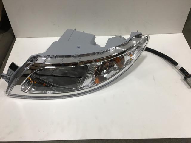 3765681C93, Navistar International, LIGHT HEAD LH AERO - 3765681C93