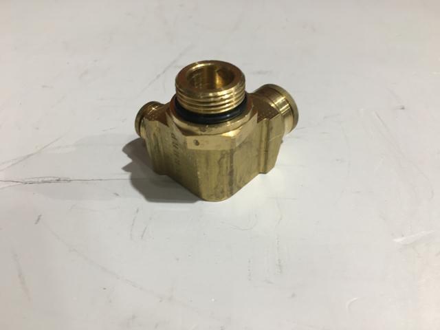 3819958C1, Navistar International, MANIFOLD AIR M22X3/8PTC X 5/ - part number 3819958C1