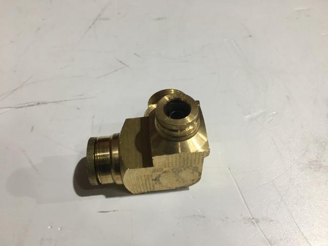 3819958C1, Navistar International, MANIFOLD AIR M22X3/8PTC X 5/ - part number 3819958C1