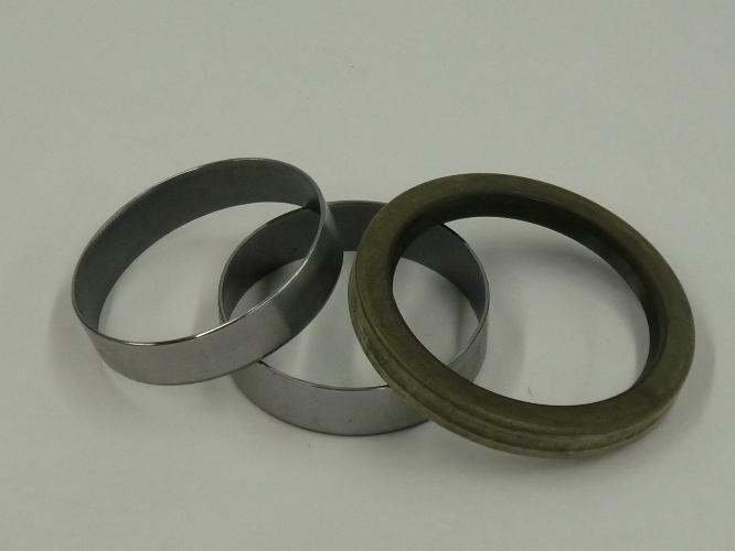 690437C95, Navistar International, PACKAGE, SEAL & WEAR SLEEVE - part number 690437C95