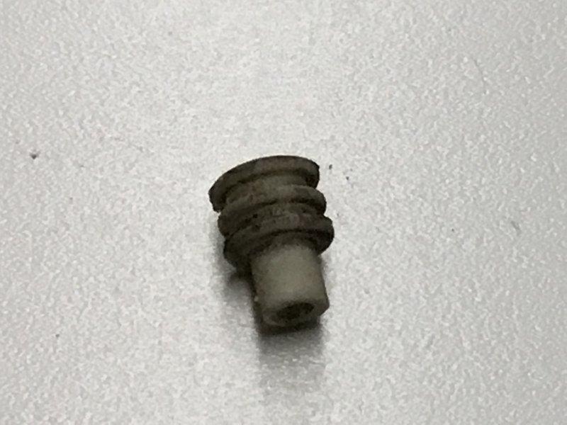 3568570C1, Navistar International, PLUG, SEALING CABLE WHITE - part number 3568570C1