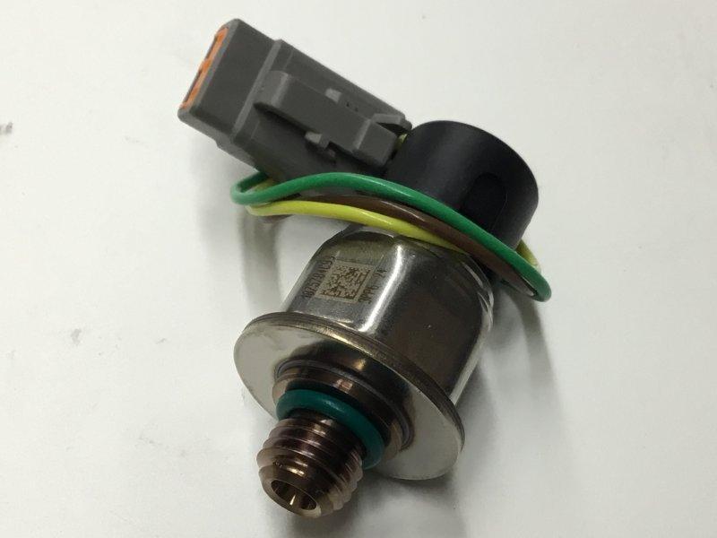 1875784C93, Navistar International, SENSOR, OIL PRESSURE, ICP/BCP - part number 1875784C93