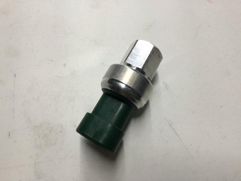 4063471C1, Navistar International, SWITCH, AIR CONDITIONER PRESSURE, LOW SIDE-HORIZON - part number 4063471C1