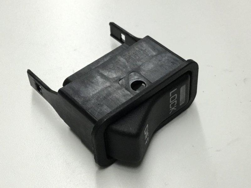 3563074C1, Navistar International, SWITCH, DIFFERENTIAL LOCK INDICATOR - part number 3563074C1