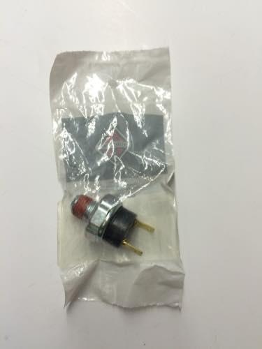 598860C1, Navistar International, SWITCH, LOW PRESSURE - part number 598860C1