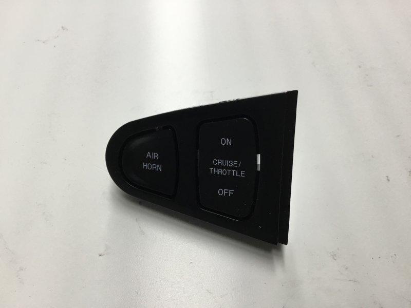 2590922C1, Navistar International, SWITCH, STEERING WHEEL MULTI-FUNCTION, LH, CRS/THRTL/HR - part number 2590922C1