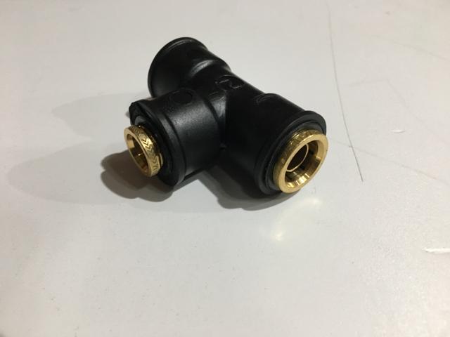 3588342C1, Navistar International, TEE QC 1/2 X 1/2 X 3/8 - part number 3588342C1