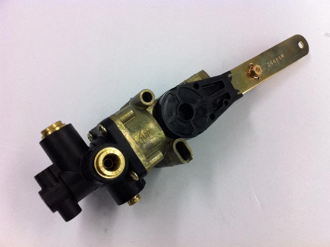 2505183C92, Navistar International, Navistar International 2505183C92 - VALVE, AIR SUSP LVL L/LINK-R - part number 2505183C92