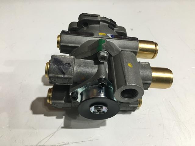 6712572C91, Navistar International, VALVE, BRAKE CONTROL (E-8P DUAL) - part number 6712572C91
