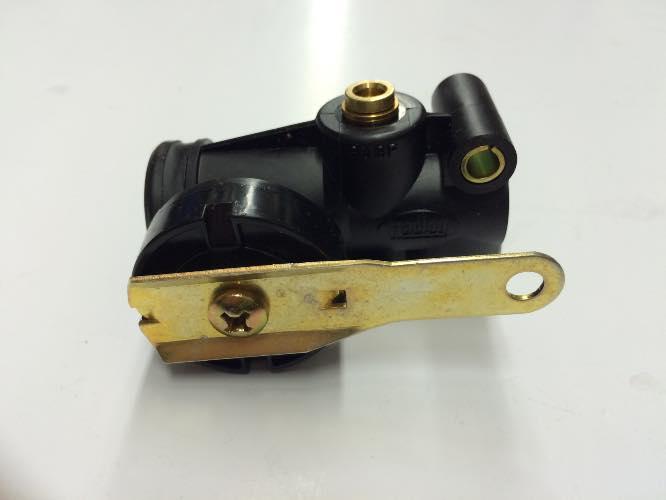 2507757C1, Navistar International, VALVE - part number 2507757C1