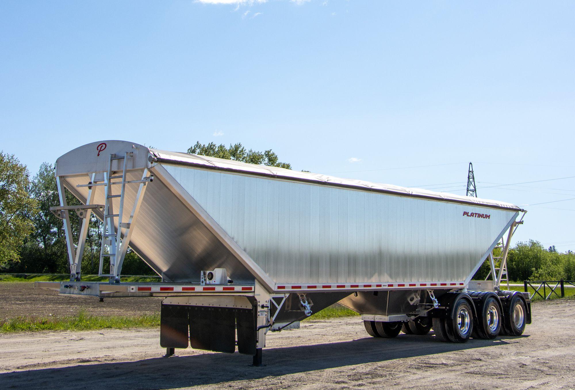 2027 Platinum Tridem Two Hopper