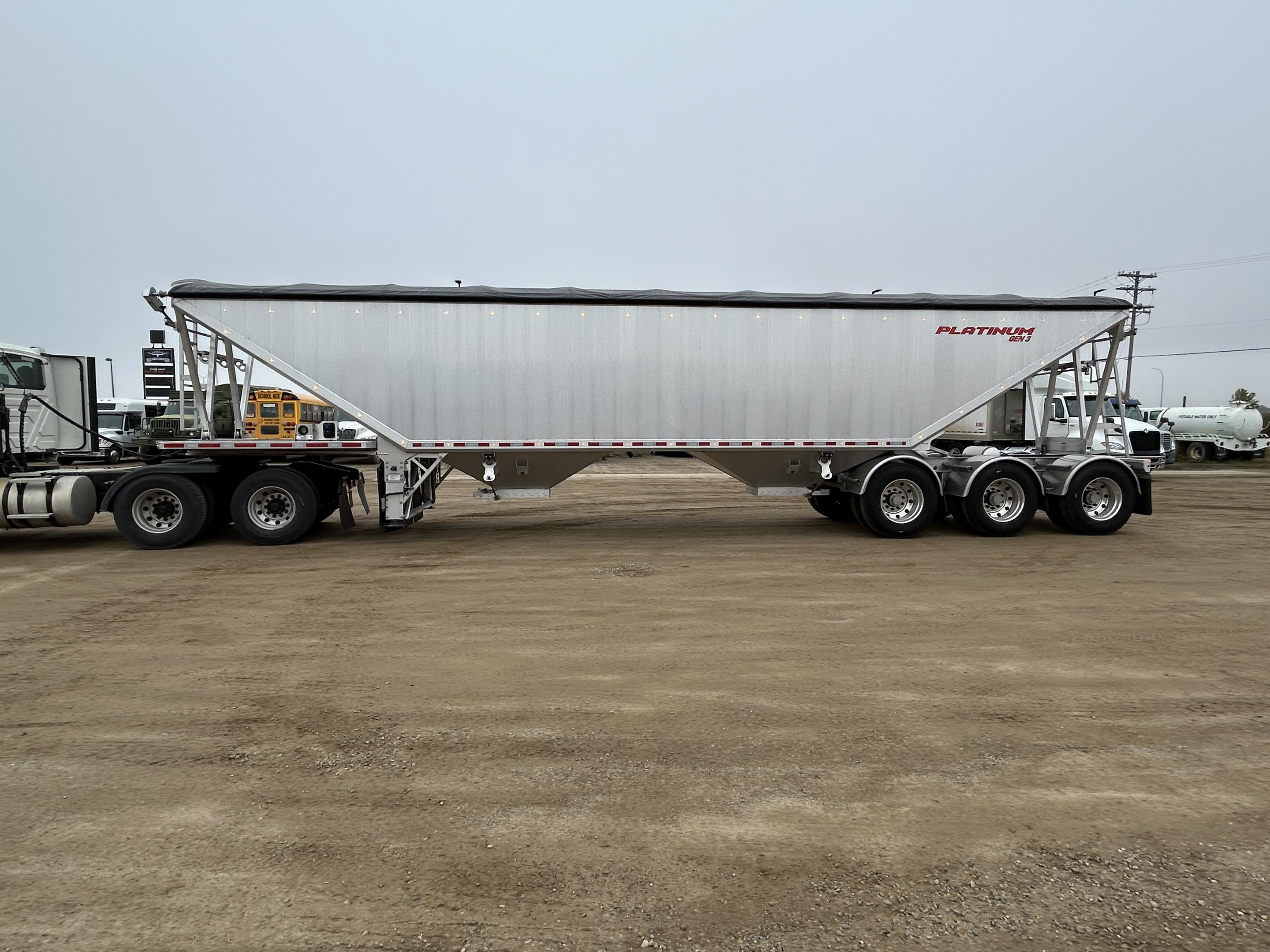 2027 Platinum Tridem Two Hopper