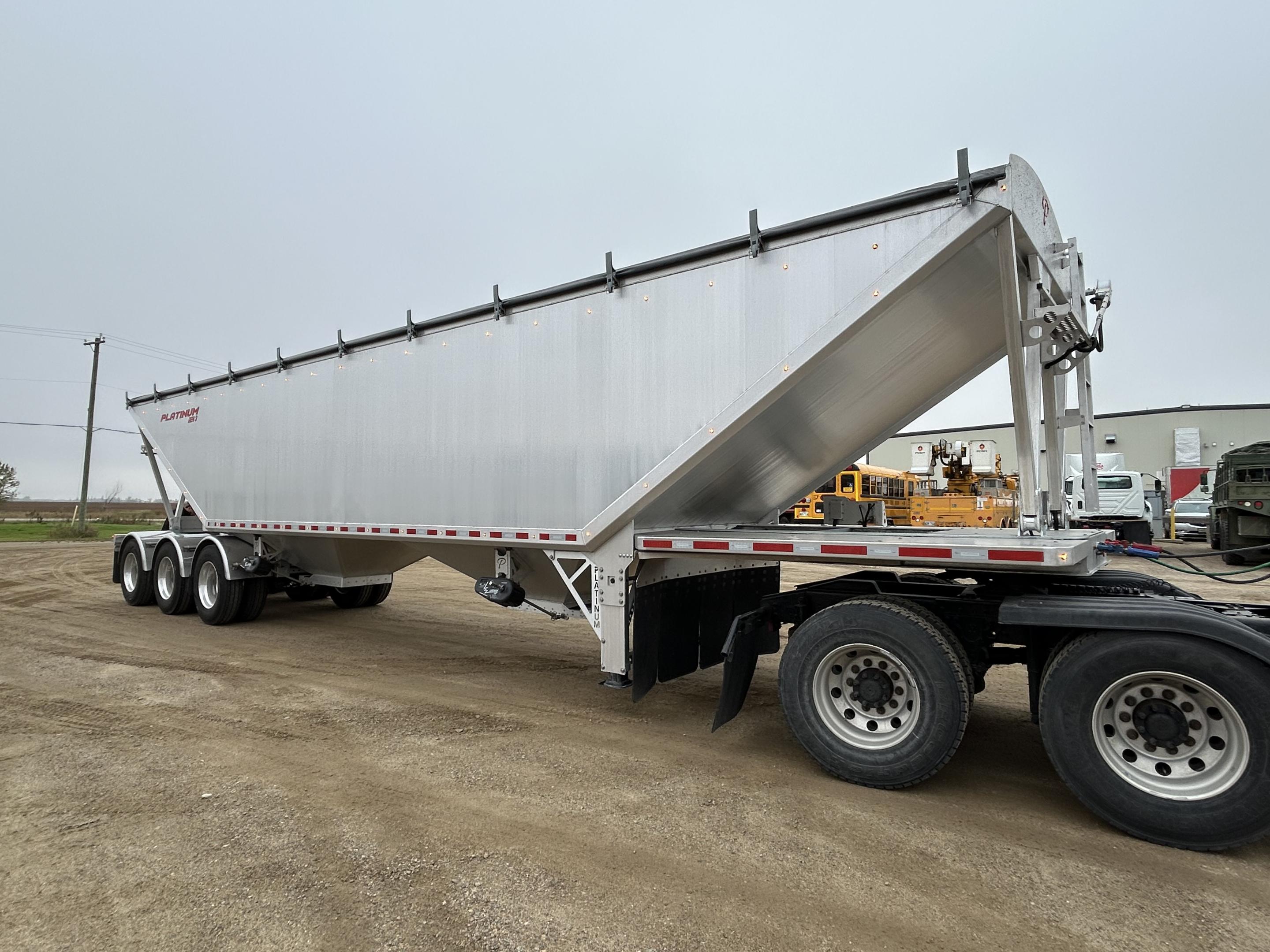 2027 Platinum Tridem Two Hopper