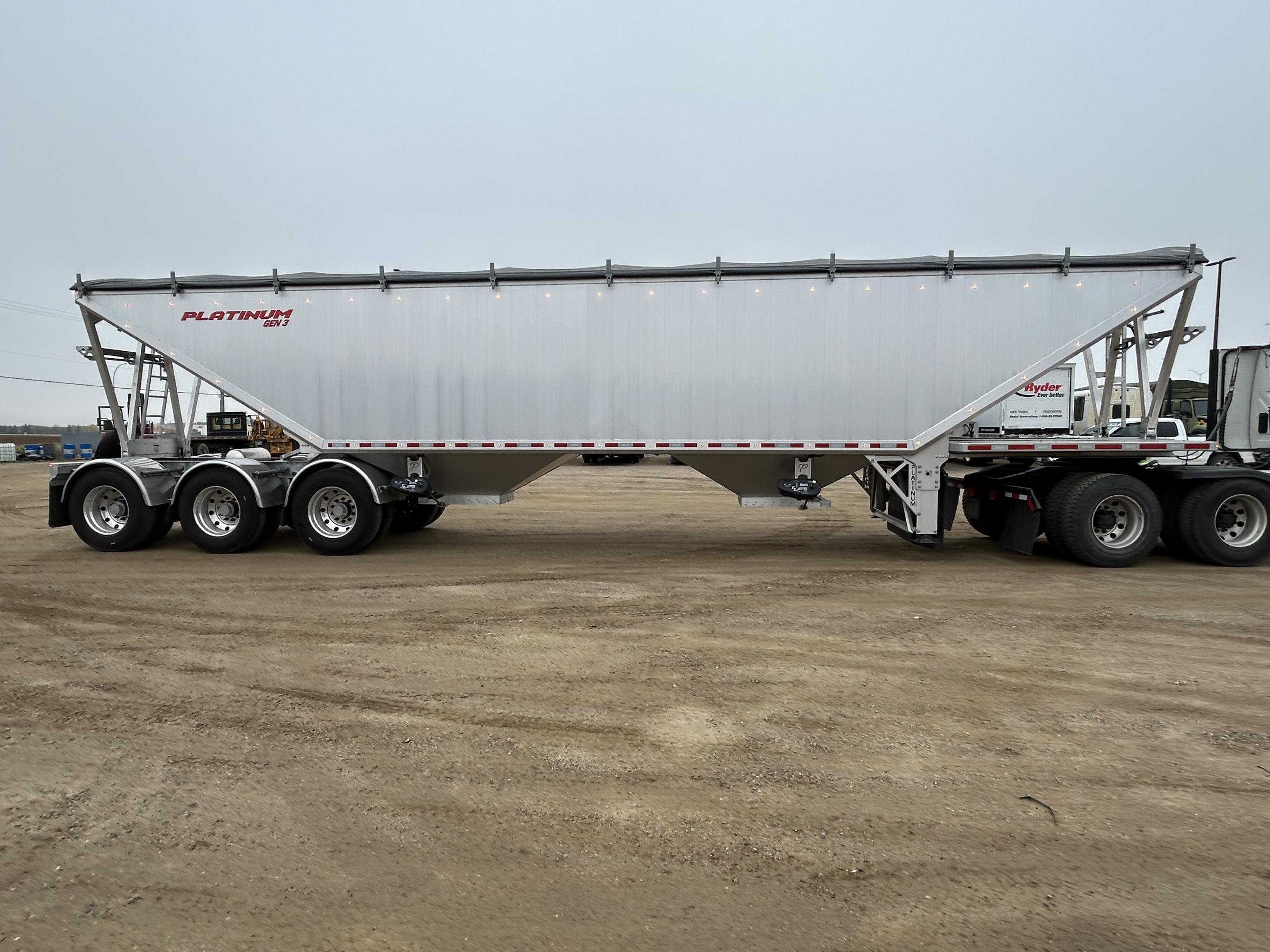 2027 Platinum Tridem Two Hopper