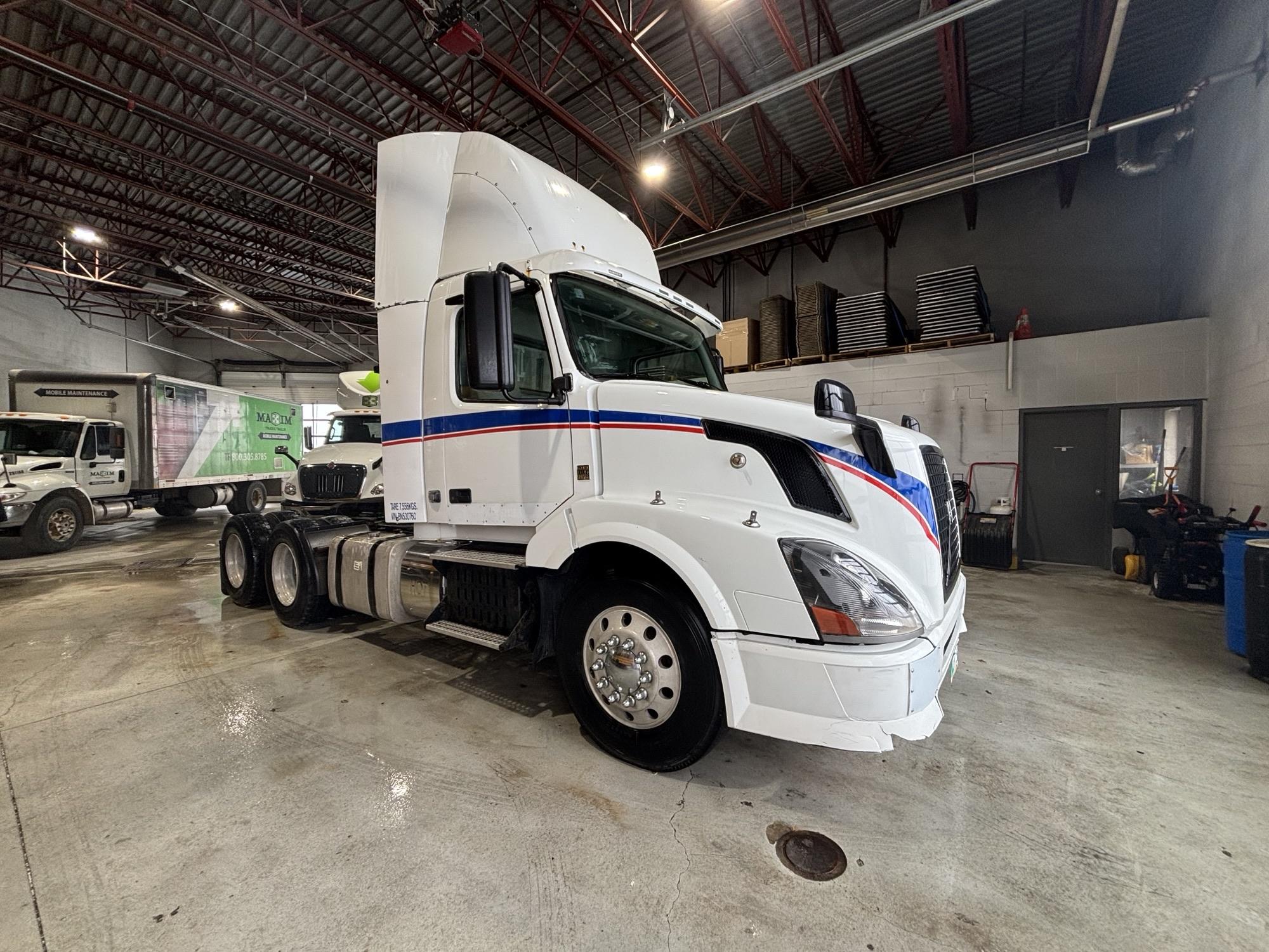 2011 Volvo VNL300