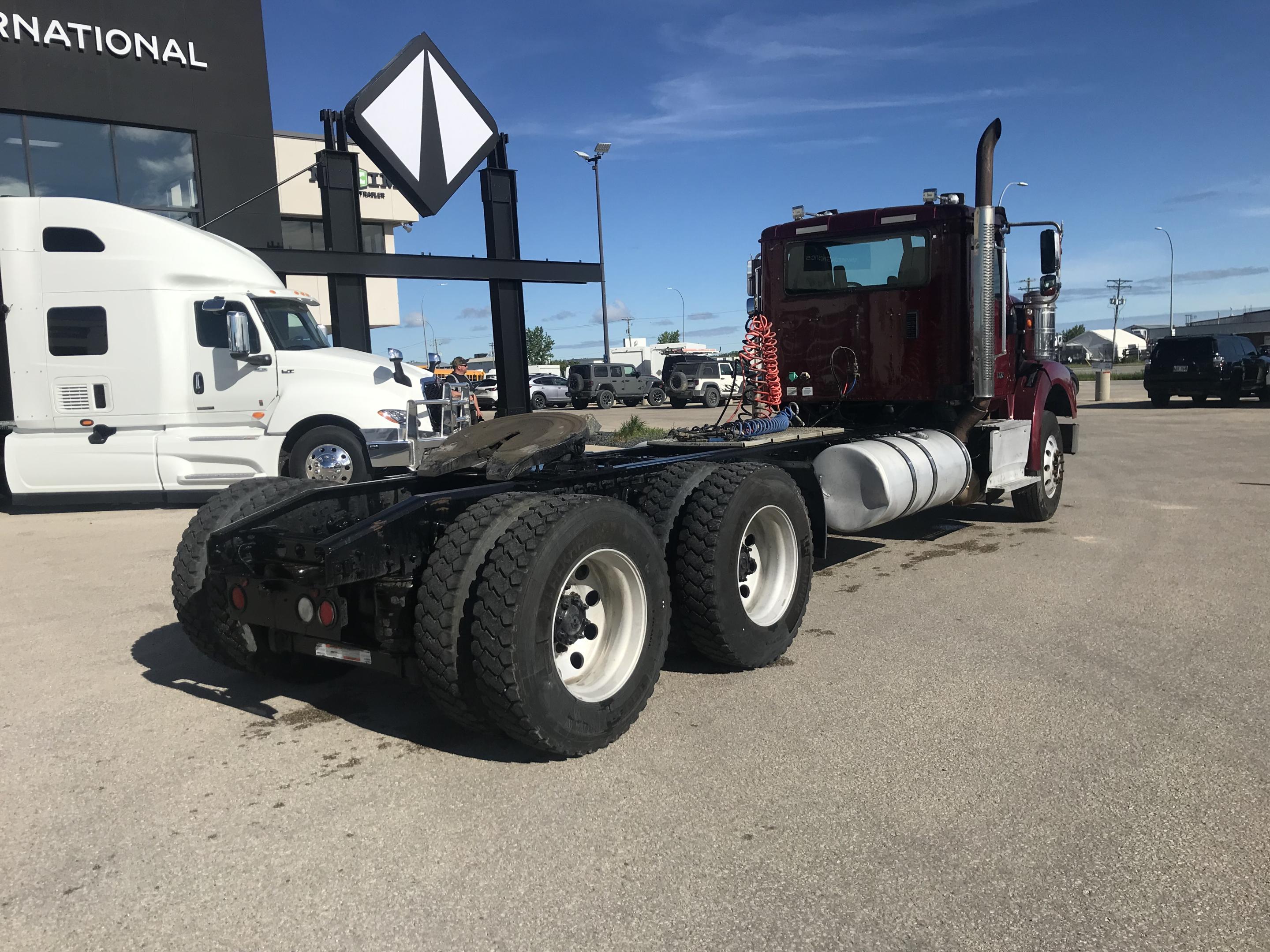 2017 International HX620 6x4