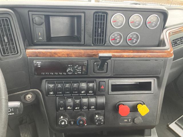 2018 International LT625 Daycab