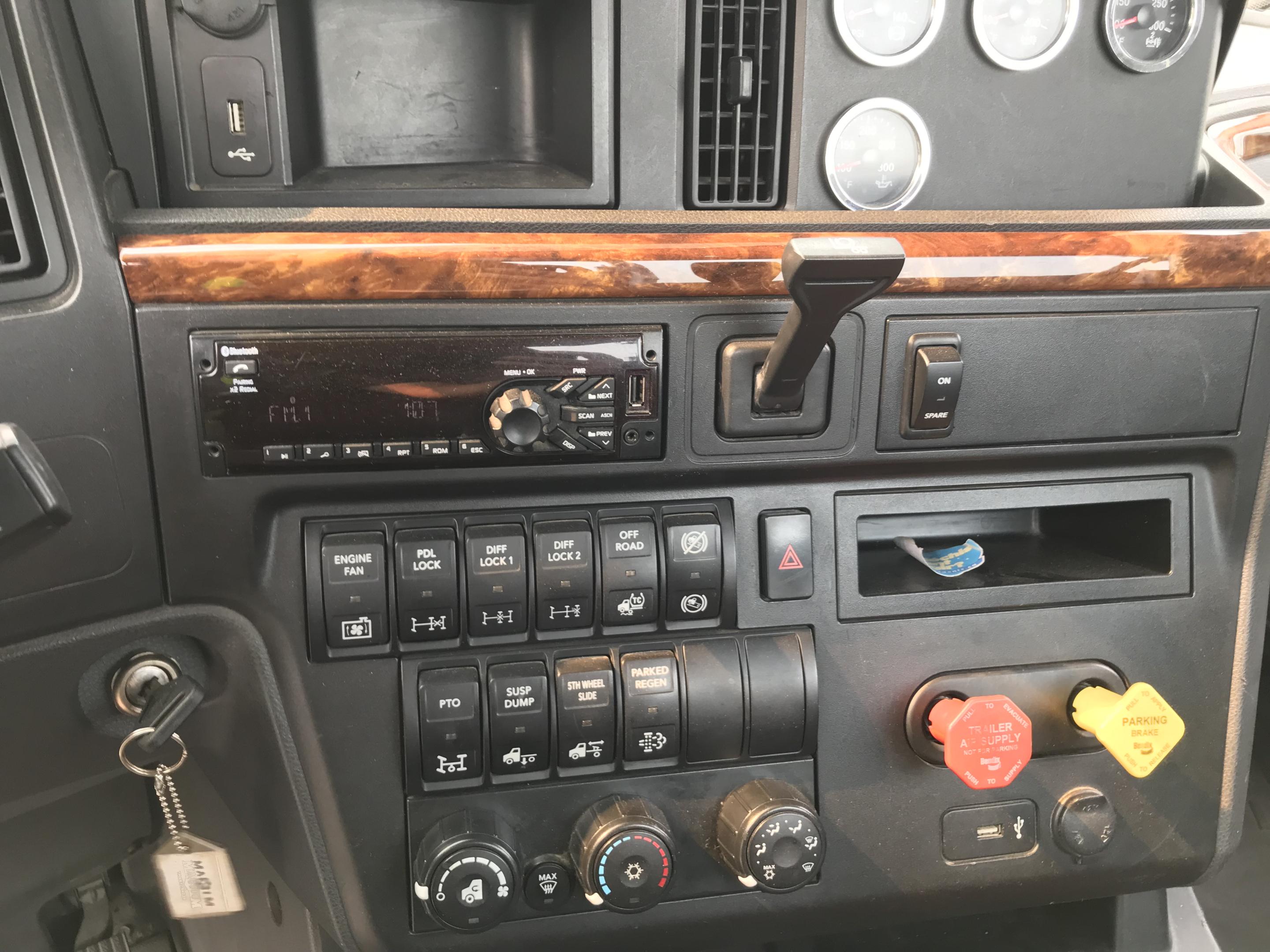 2019 International LT625 6X4