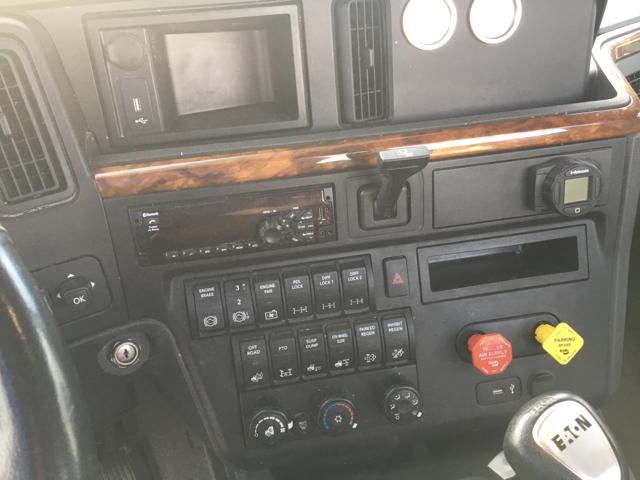 2019 International LT625 Daycab