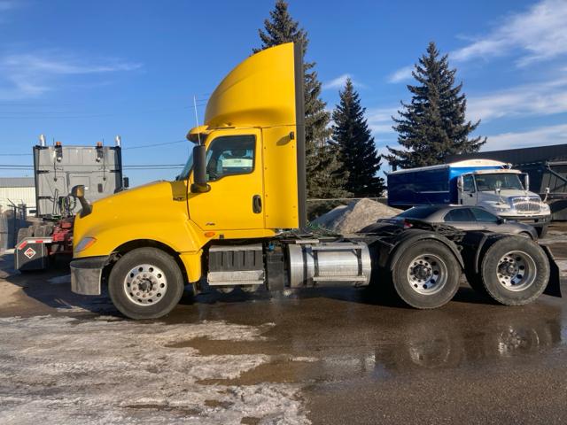 2019 International LT625 Daycab