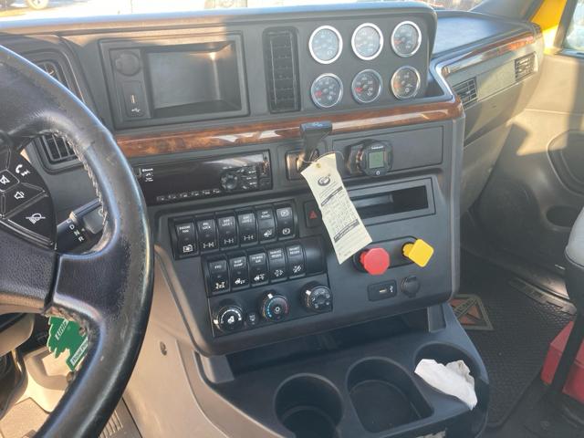 2019 International LT625 Daycab