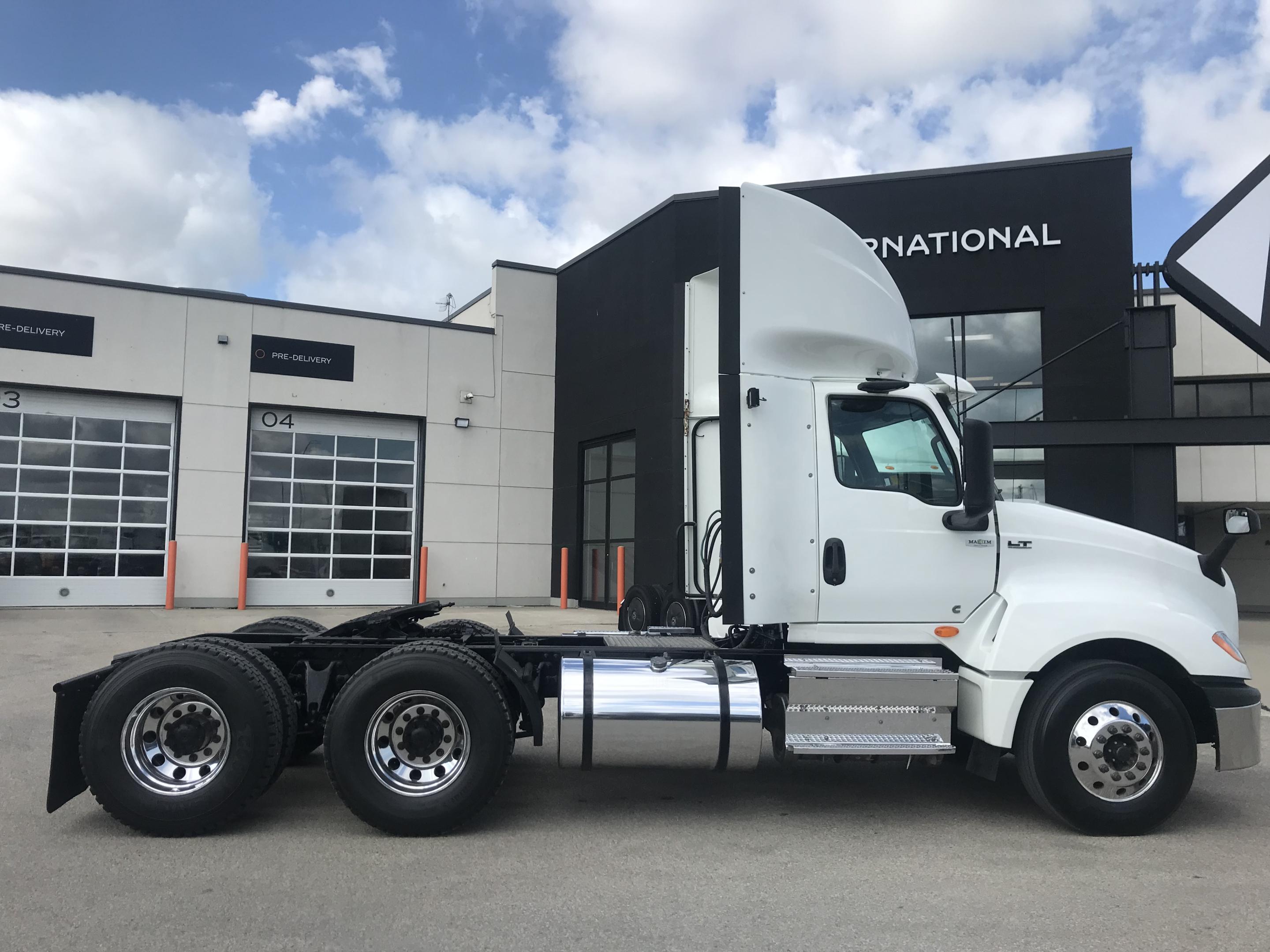 2019 International LT625 Daycab
