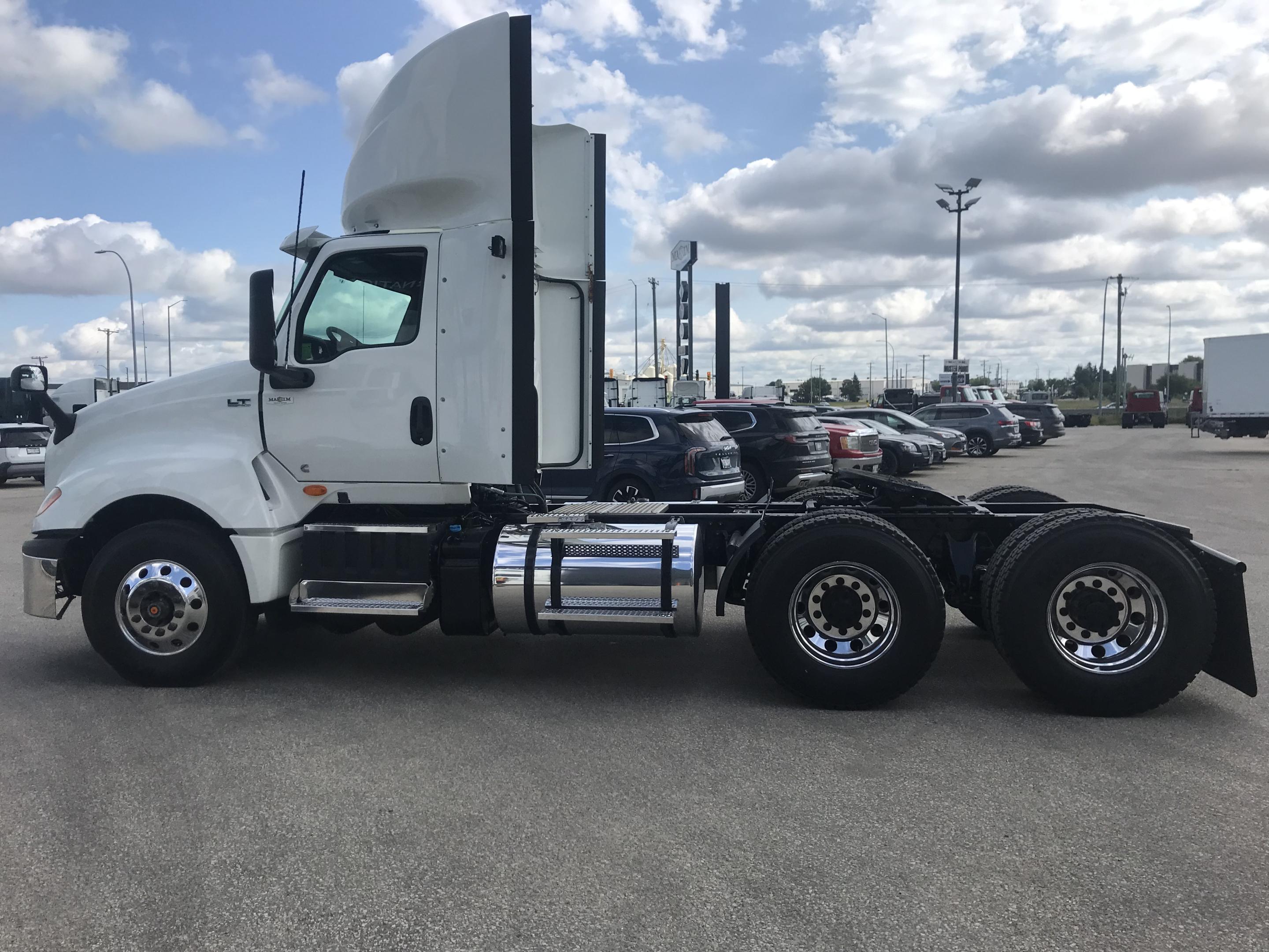 2019 International LT625 Daycab