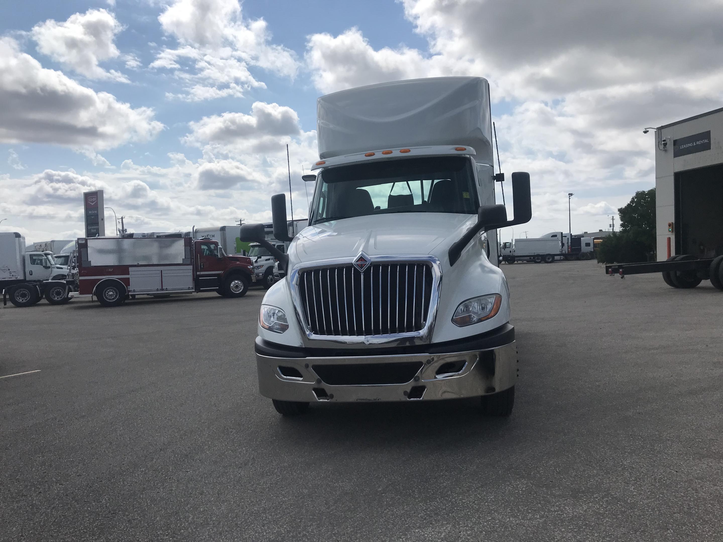 2019 International LT625 Daycab