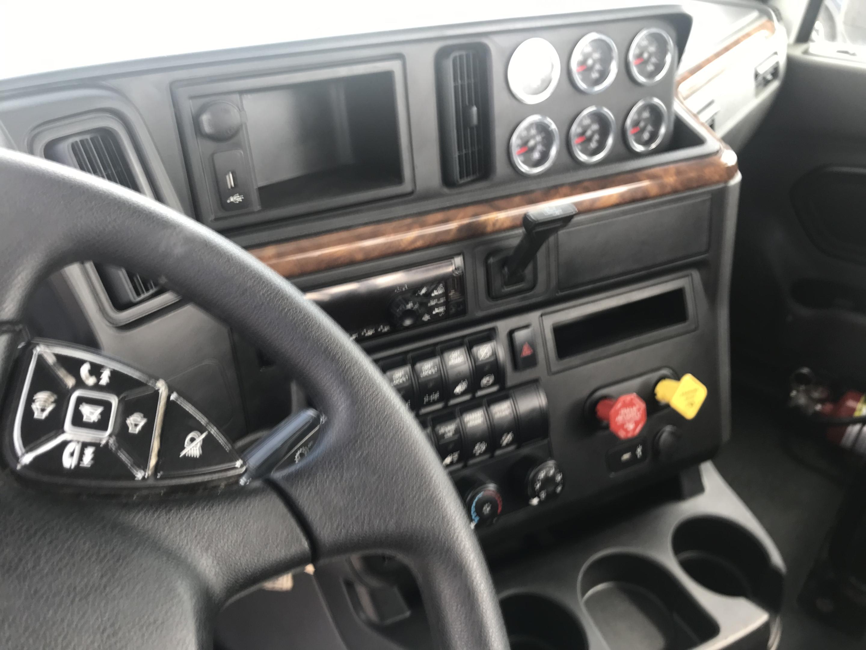 2019 International LT625 Daycab