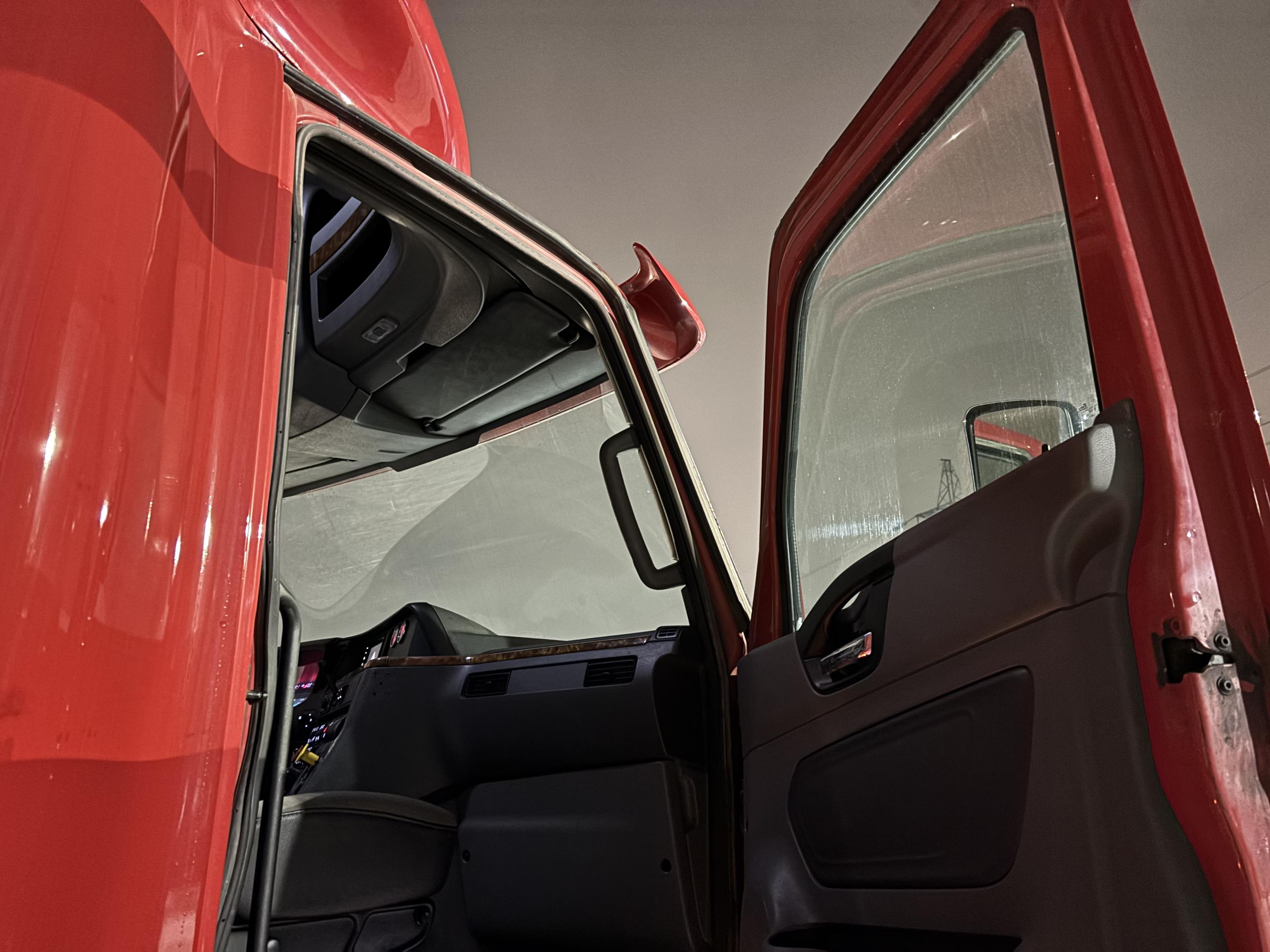 2019 International LT625 Sleeper