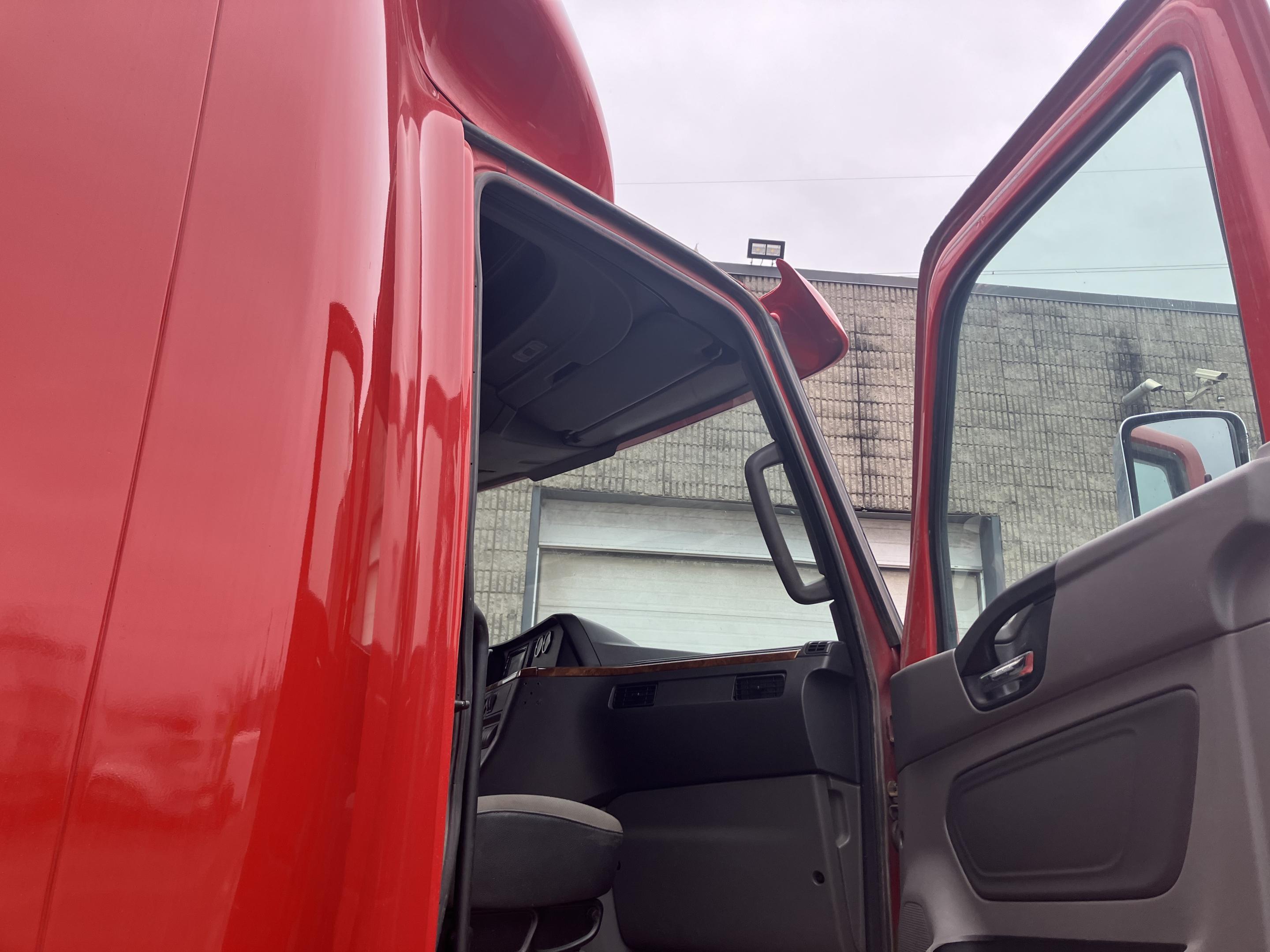 2019 International LT625 Sleeper