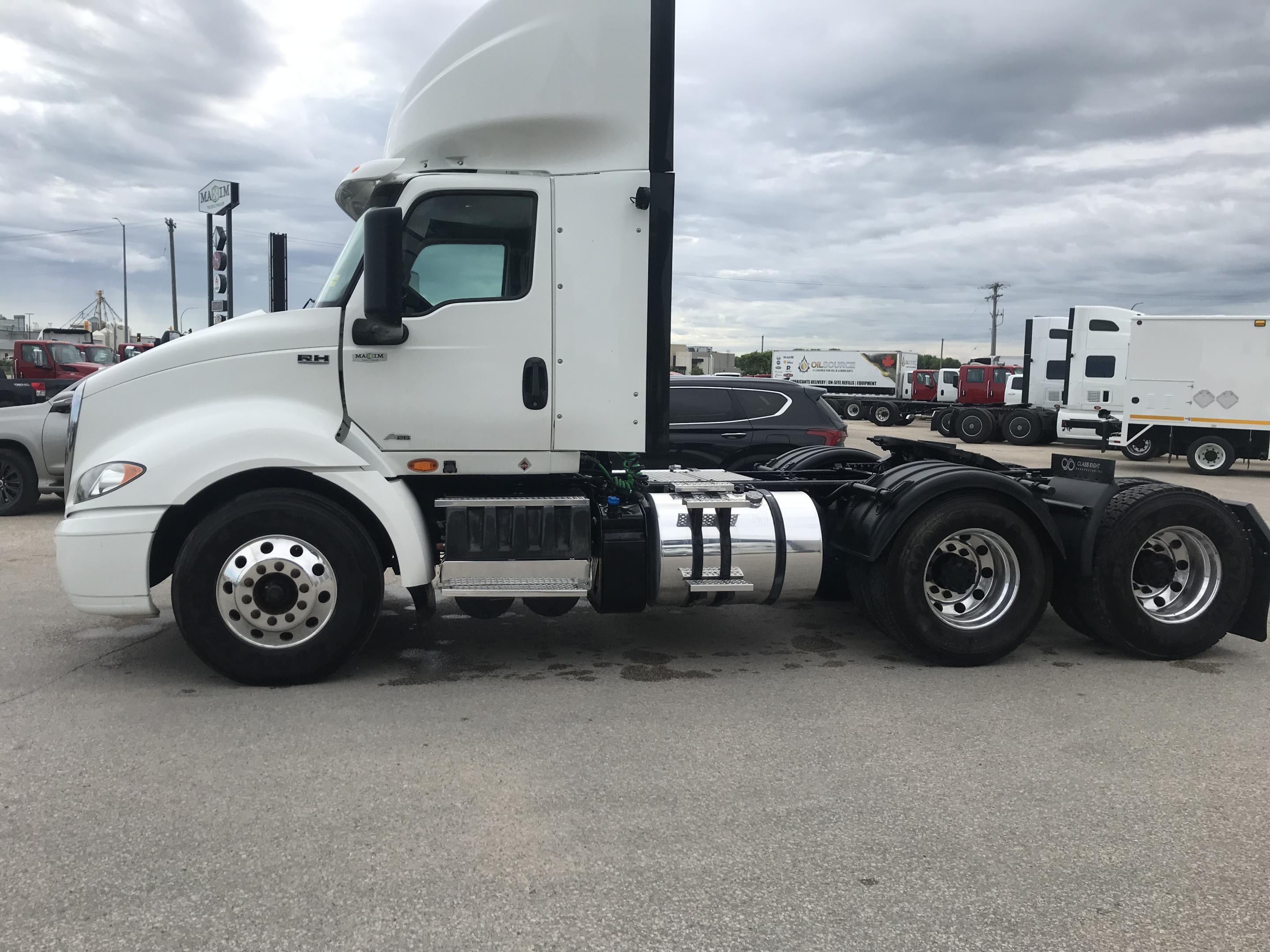 2019 International RH613 Daycab