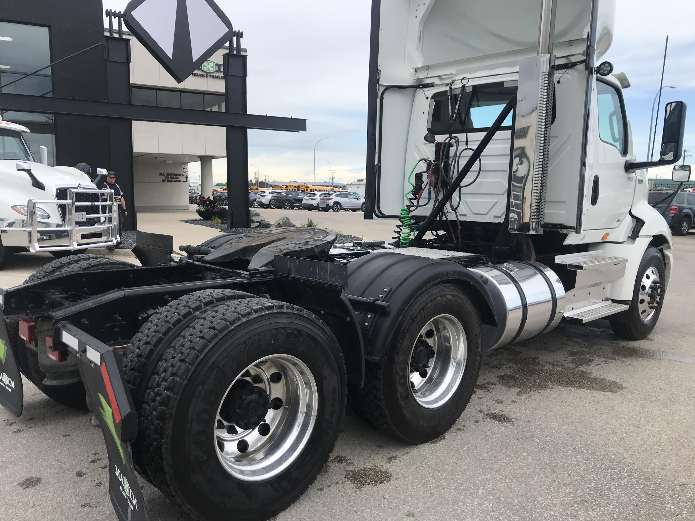2019 International RH613 Daycab